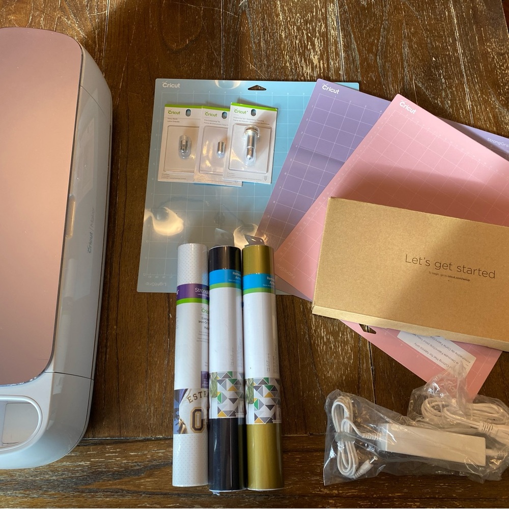 CRICUT MAKER STARTER BUNDLE